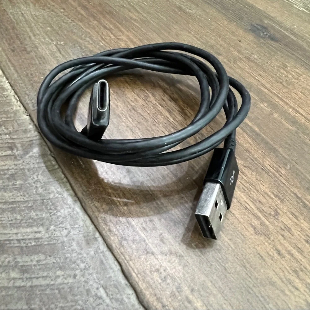 ✅ USB C cable